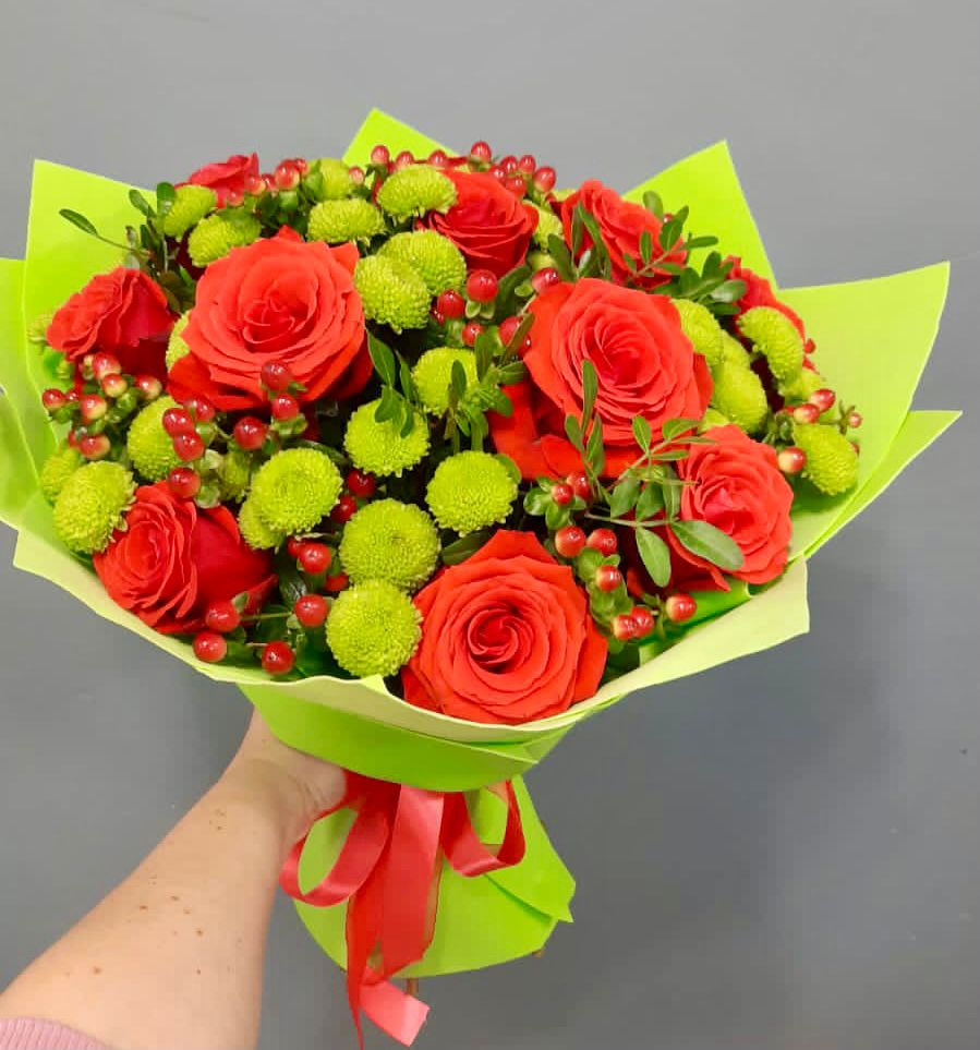 Букет цветов из: Хризантемы и Розы в Кудепста