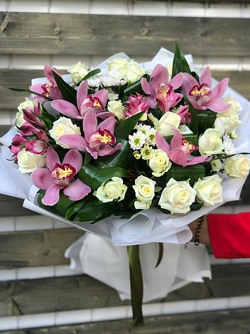 Букет цветов из: Розы и Хризантемы в Кудепста