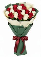 Букет Микс из красных и белых роз в Кудепста