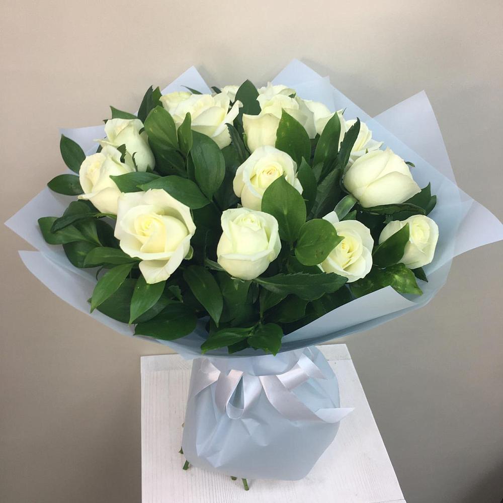Букет 15 Белых роз Проуд в Кудепста