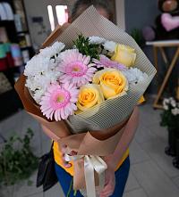 Букет цветов из:  Герберы, Розы и Хризантемы в Кудепста