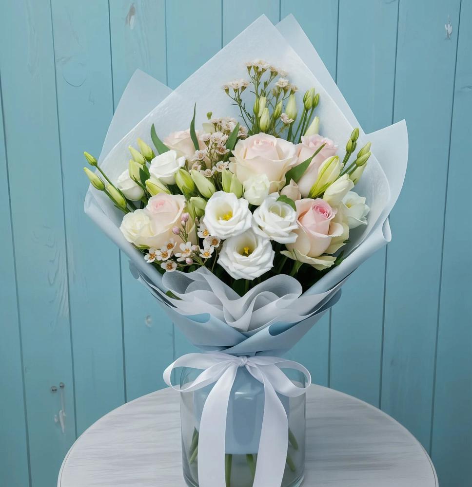 Букет цветов из: Розы и Лизиантусы в Кудепста