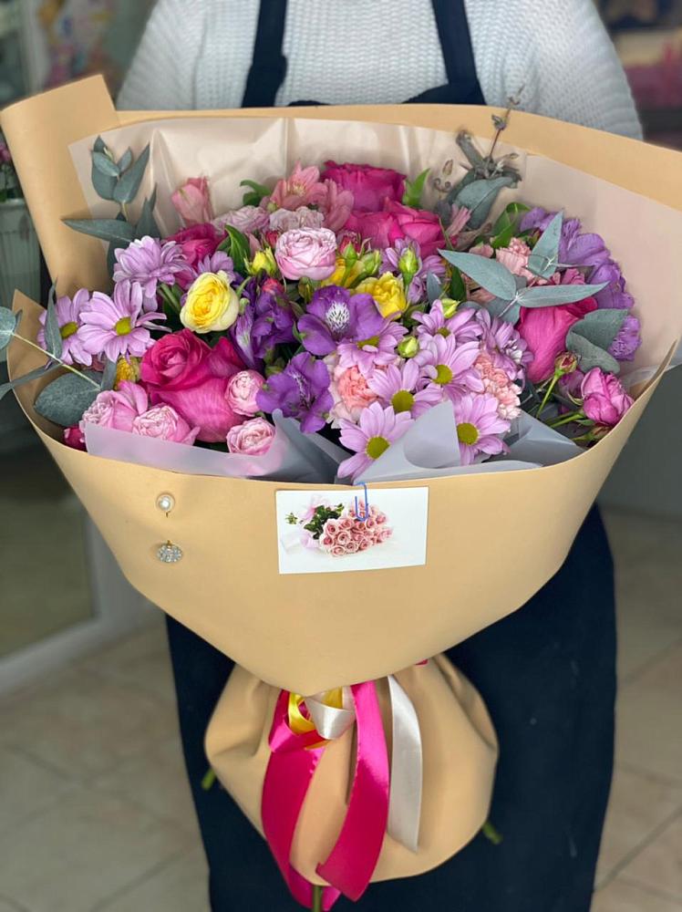 Букет цветов из: Хризантемы, Гвоздики и Альстромерии в Кудепста