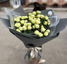 Букет Белые кустовые розы Солинеро в Кудепста