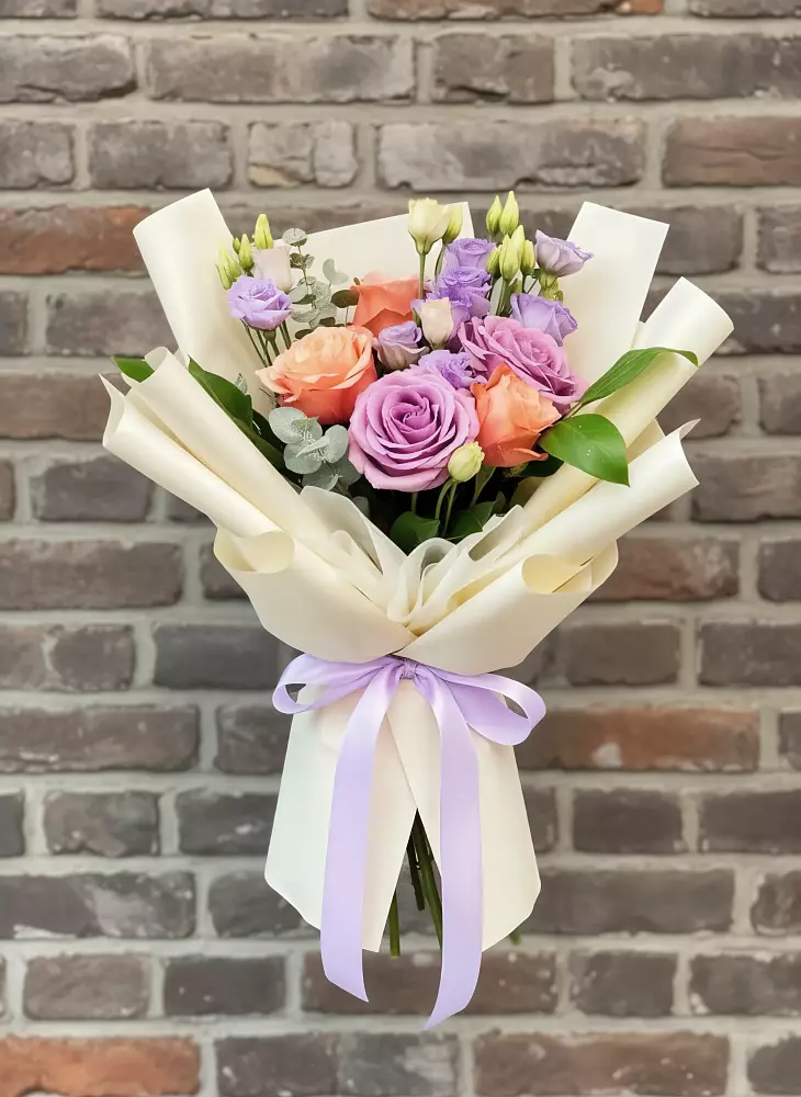 Букет цветов из: Лизиантусы и Розы в Кудепста