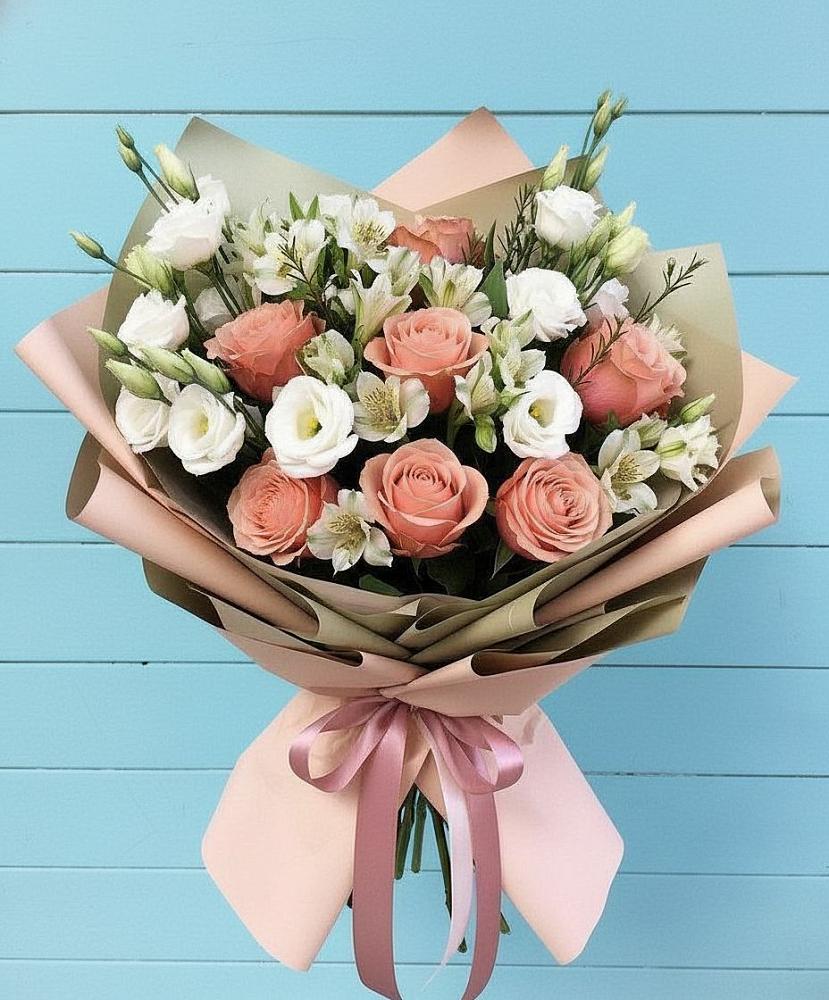 Букет цветов из: Розы, Альстромерии и Лизиантусы в Кудепста