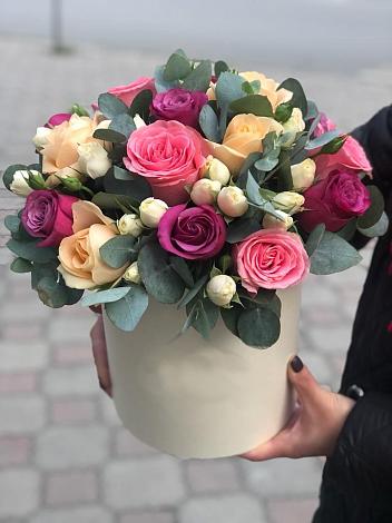 Цветочная композиция из Розы в шляпной коробке в Кудепста