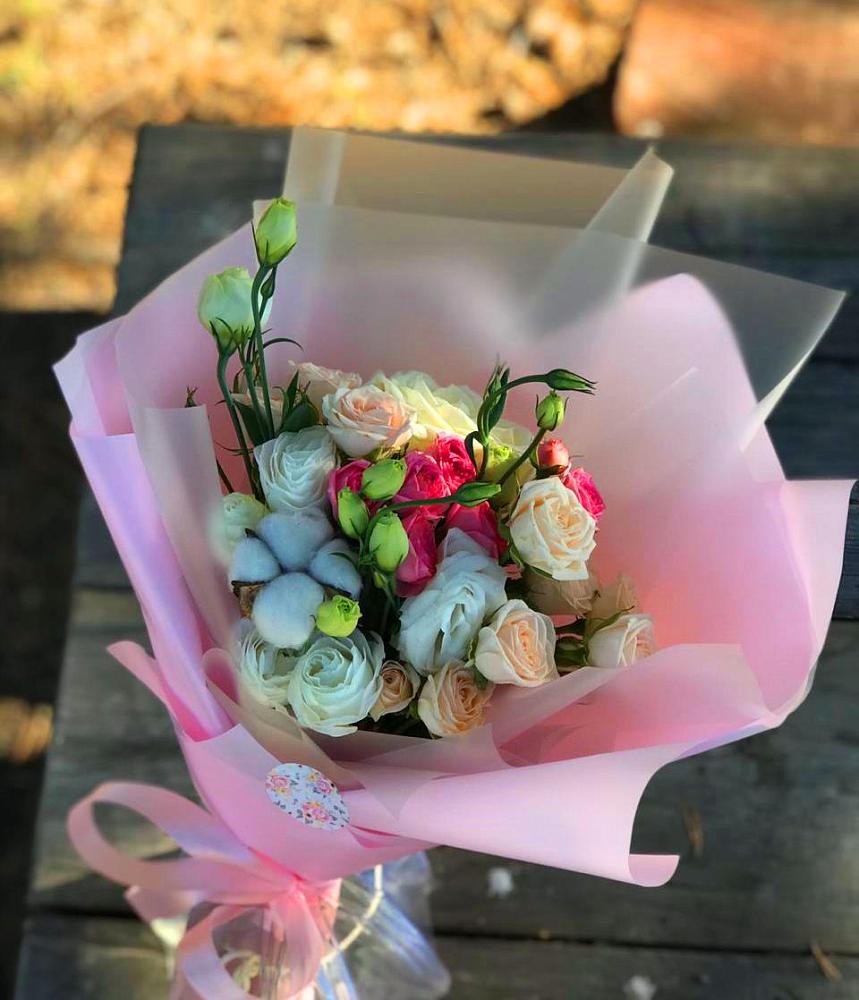 Букет цветов из: Розы и Лизиантусы в Кудепста