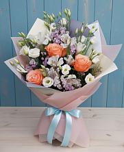 Букет цветов из:  Лизиантусы, Розы, Альстромерии и Гипсофила в Кудепста