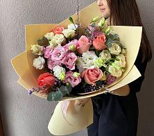 Букет цветов из:  Розы, Лизиантусы и Гвоздики в Кудепста