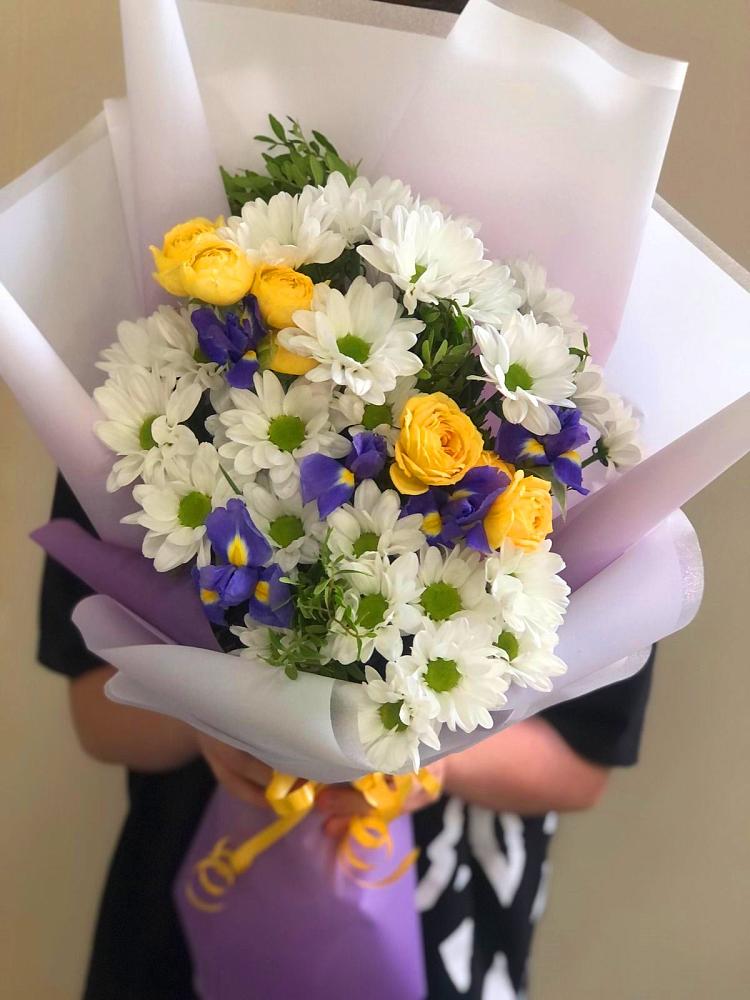 Букет цветов из: Ирисы, Хризантемы и Розы в Кудепста