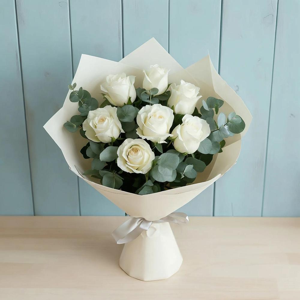 Букет Белые розы в Эвкалипте в Кудепста