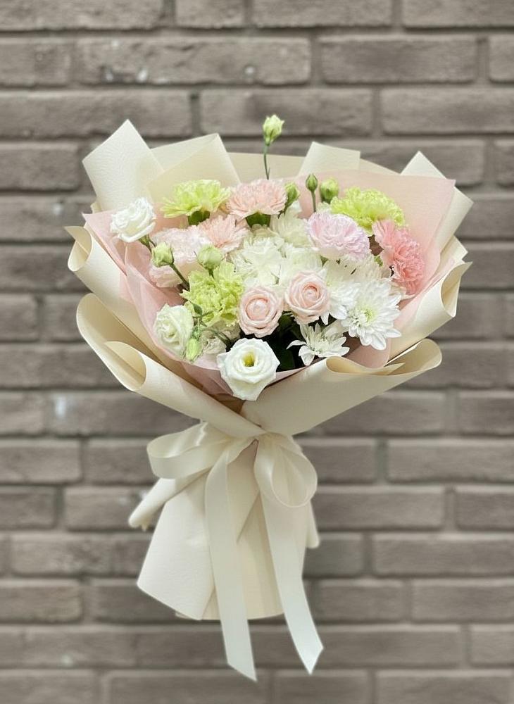 Букет цветов из: Гвоздики, Розы, Лизиантусы и Хризантемы в Кудепста