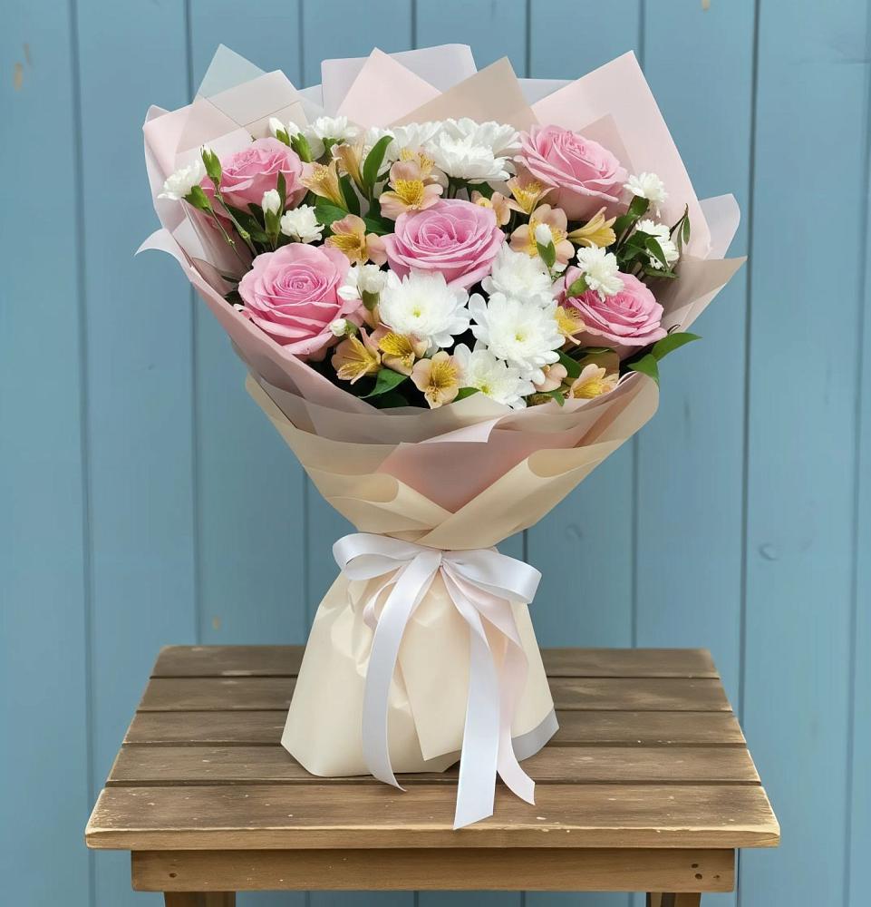 Букет цветов из: Гвоздики, Орхидеи и Розы в Кудепста