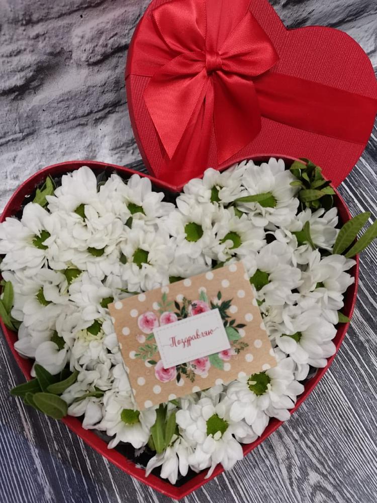 Цветочная композиция из Хризантемы в виде сердца в Кудепста