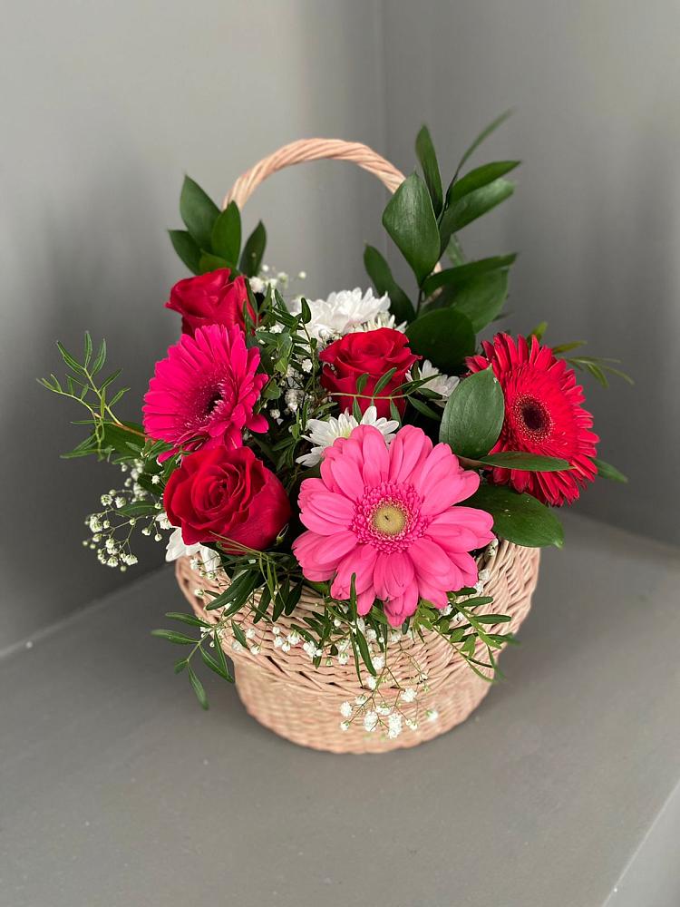 Цветочная композиция из Розы, Хризантемы и Герберы в корзине в Кудепста