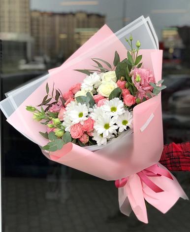 Букет цветов из: Розы, Лизиантусы и Хризантемы в Кудепста