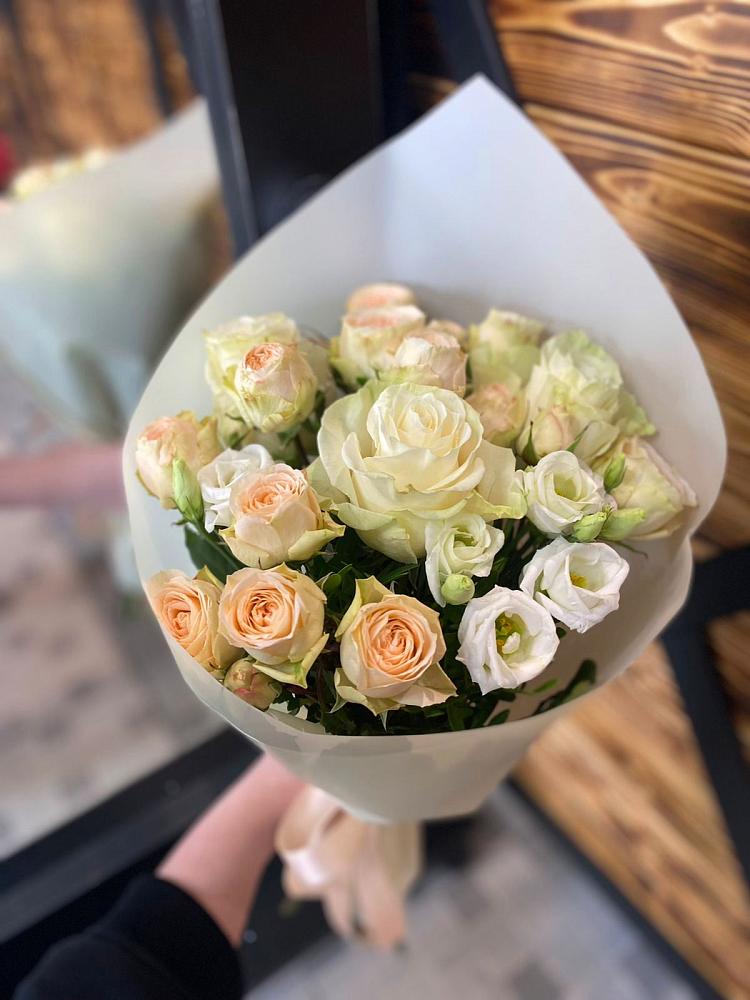 Букет цветов из: Розы и Лизиантусы в Кудепста